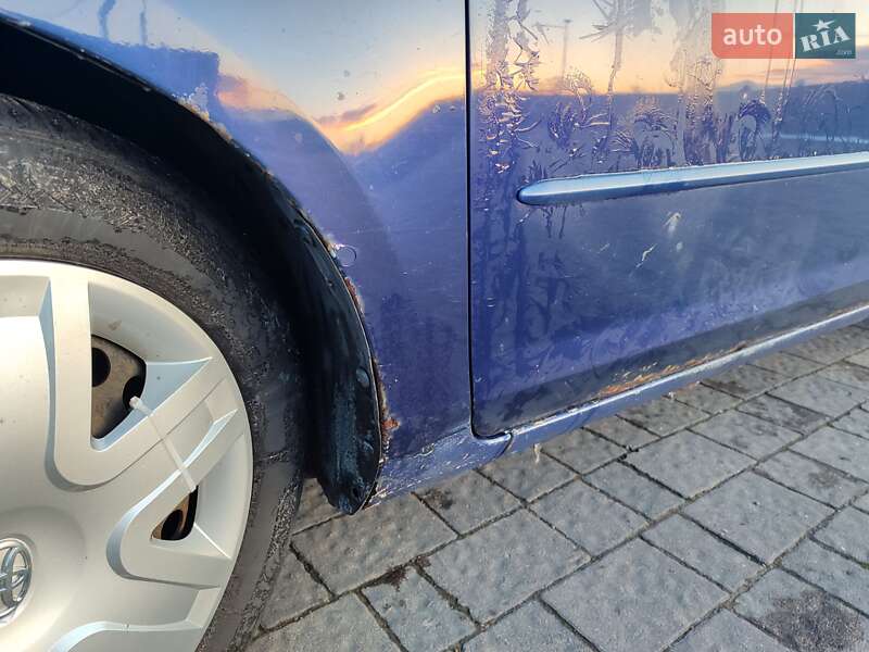 Седан Mazda 3 2004 в Долине