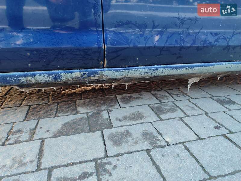 Седан Mazda 3 2004 в Долине