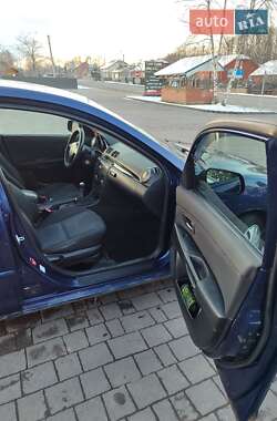 Седан Mazda 3 2004 в Долине