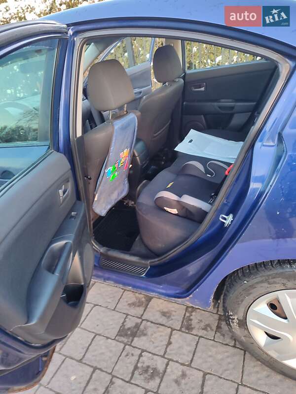 Седан Mazda 3 2004 в Долине