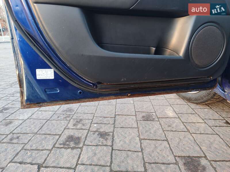 Седан Mazda 3 2004 в Долине