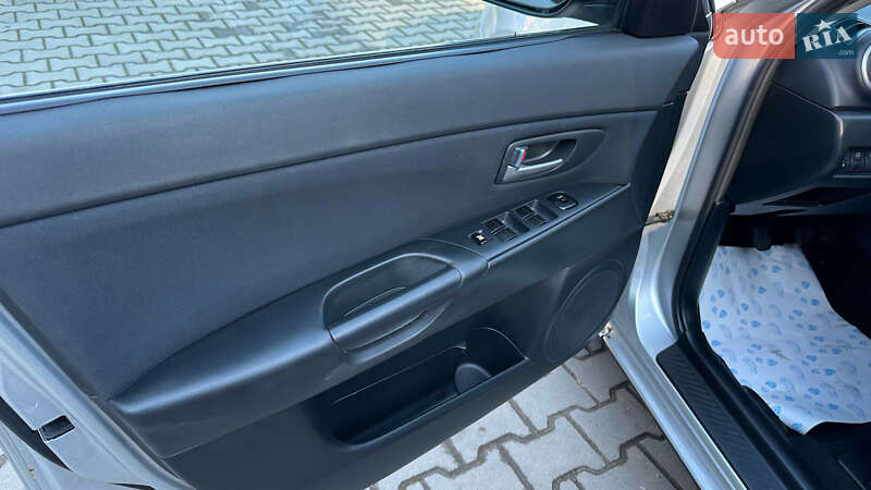 Хэтчбек Mazda 3 2004 в Черновцах