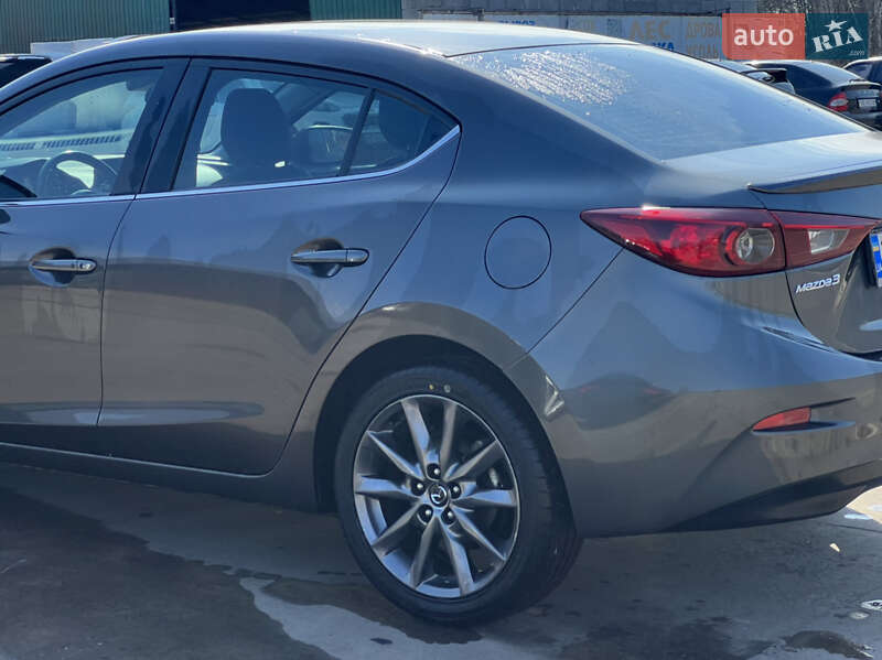Седан Mazda 3 2018 в Днепре