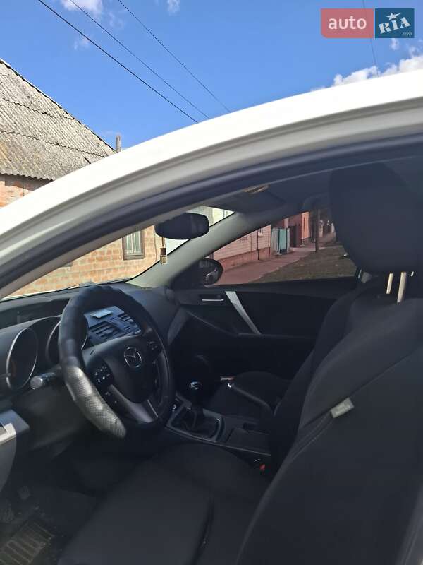 Хэтчбек Mazda 3 2011 в Прилуках