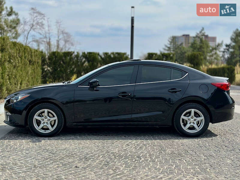 Седан Mazda 3 2015 в Днепре