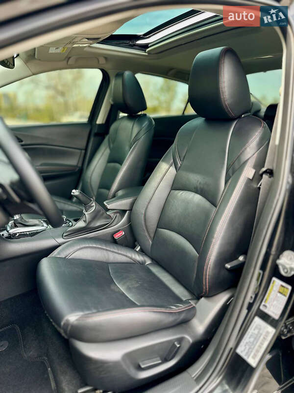 Седан Mazda 3 2015 в Днепре