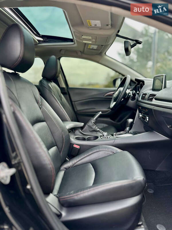 Седан Mazda 3 2015 в Днепре