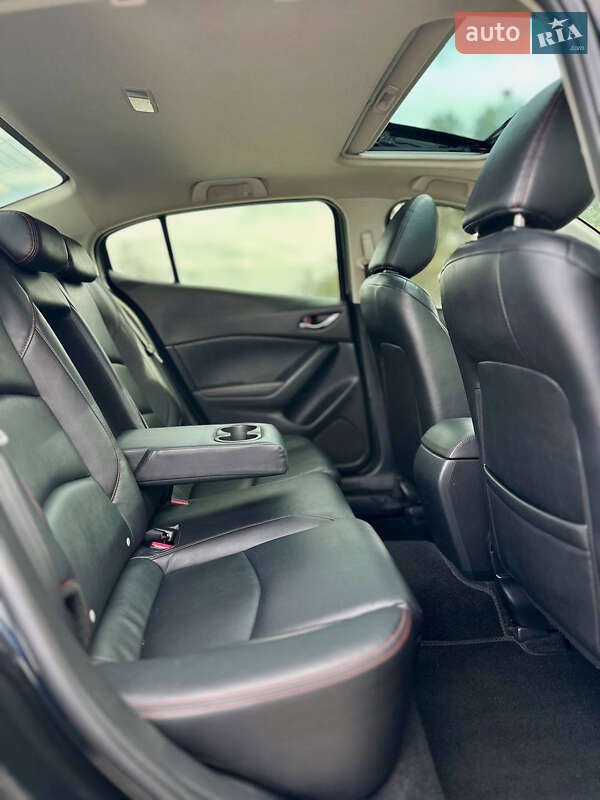 Седан Mazda 3 2015 в Днепре