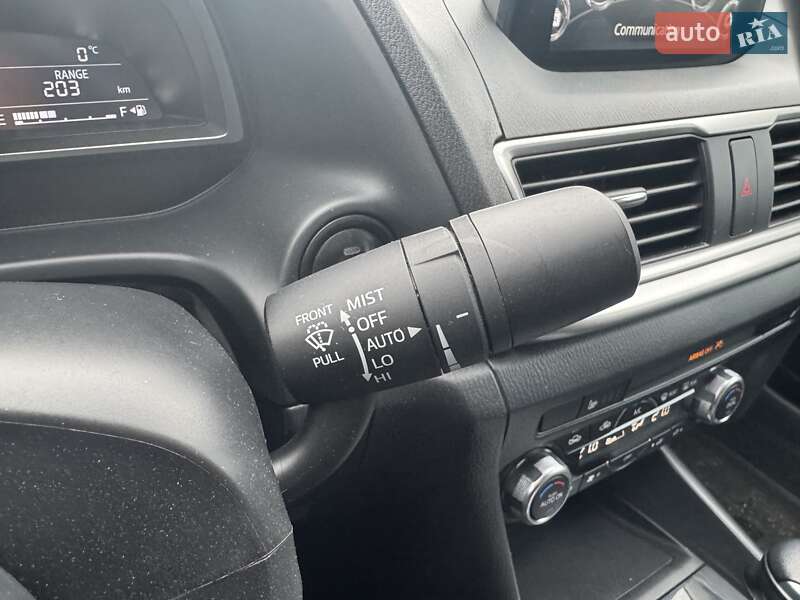 Седан Mazda 3 2016 в Киеве