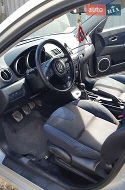 Седан Mazda 3 2004 в 