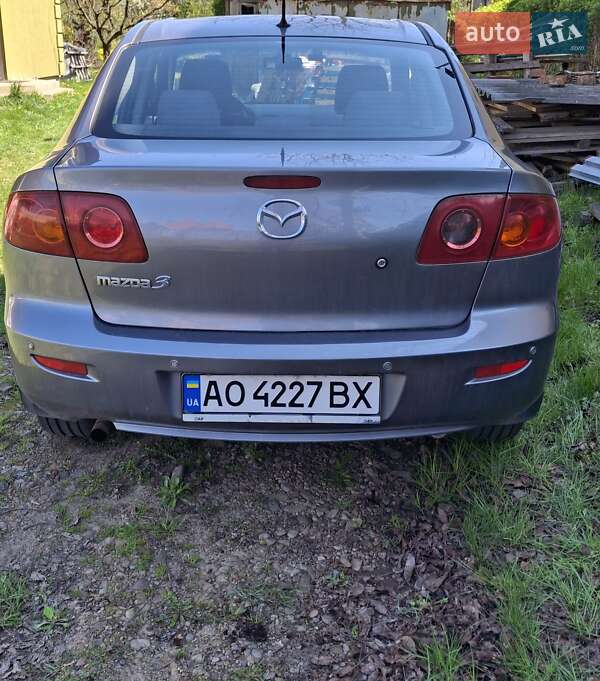 Седан Mazda 3 2004 в Ужгороде