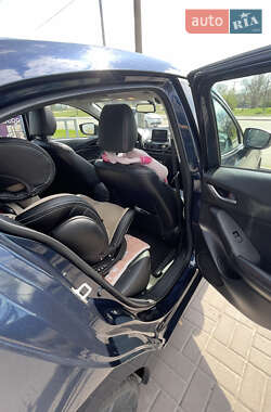 Седан Mazda 3 2016 в 
