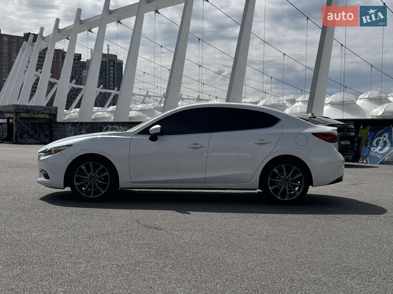 Седан Mazda 3 2018 в Днепре