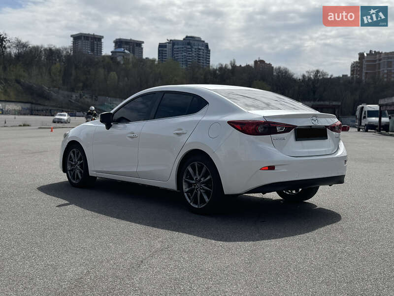 Седан Mazda 3 2018 в Днепре