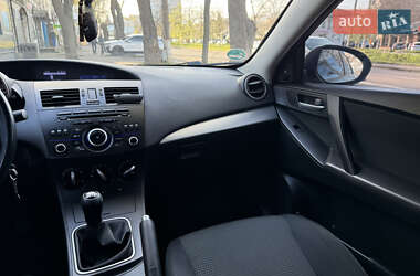Хэтчбек Mazda 3 2012 в 