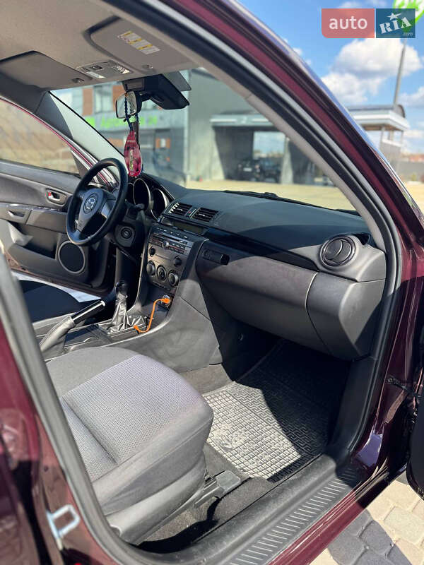 Хетчбек Mazda 3 2006 в Волочиську