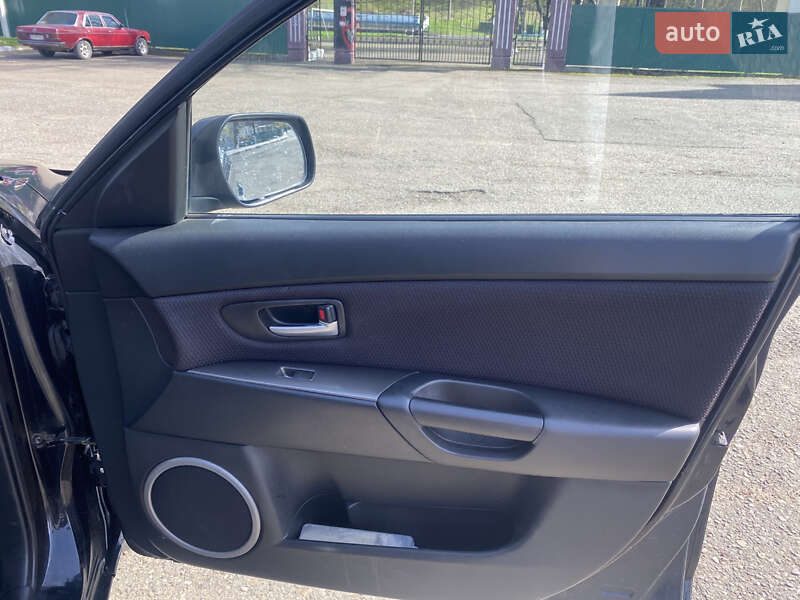 Хэтчбек Mazda 3 2006 в Вижнице