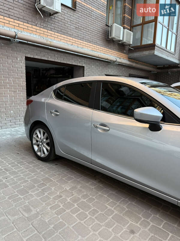 Седан Mazda 3 2016 в Дніпрі