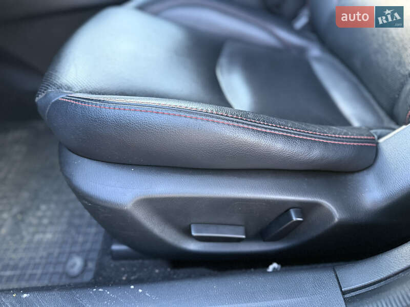 Хэтчбек Mazda 3 2015 в Черновцах