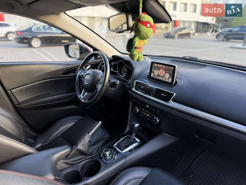 Хэтчбек Mazda 3 2015 в Черновцах