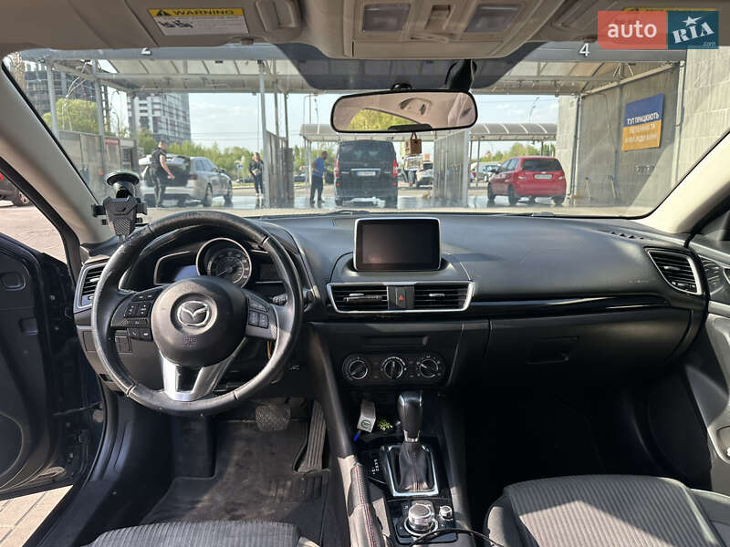 Седан Mazda 3 2015 в Киеве