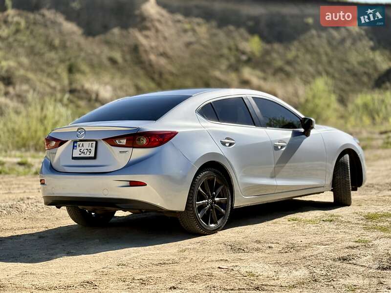 Седан Mazda 3 2017 в Тернополе
