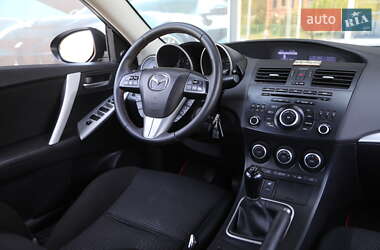 Седан Mazda 3 2012 в 