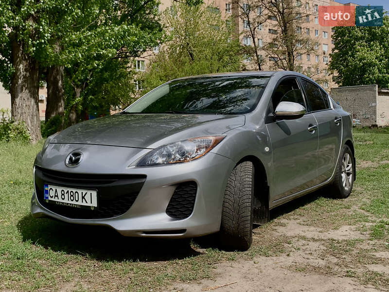 Седан Mazda 3 2012 в 