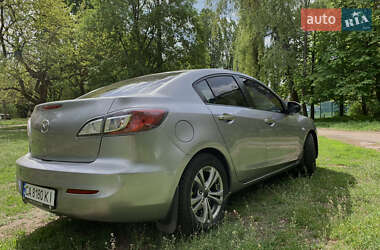 Седан Mazda 3 2012 в 