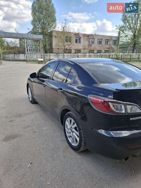 Седан Mazda 3 2012 в 