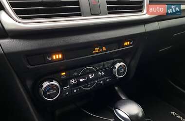 Седан Mazda 3 2017 в 