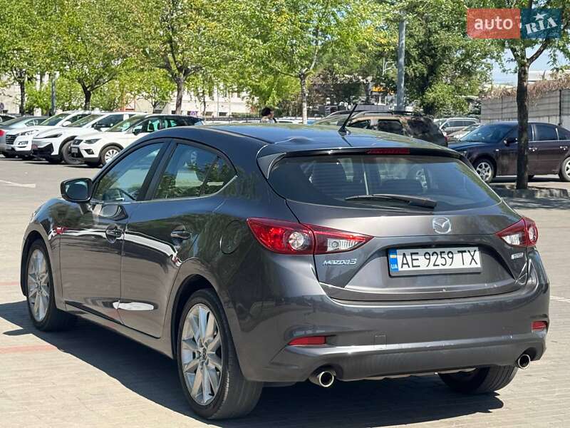 Седан Mazda 3 2017 в Дніпрі
