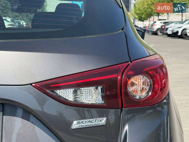 Седан Mazda 3 2017 в Дніпрі
