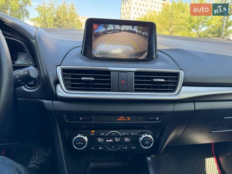 Седан Mazda 3 2017 в Дніпрі