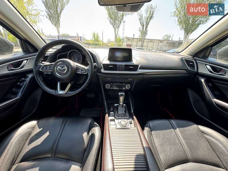 Седан Mazda 3 2017 в Дніпрі