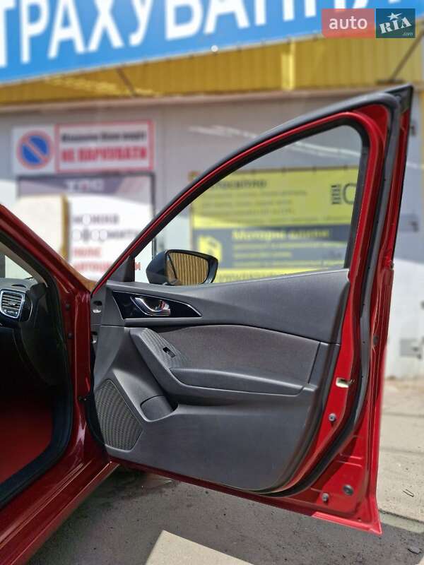 Седан Mazda 3 2016 в Киеве