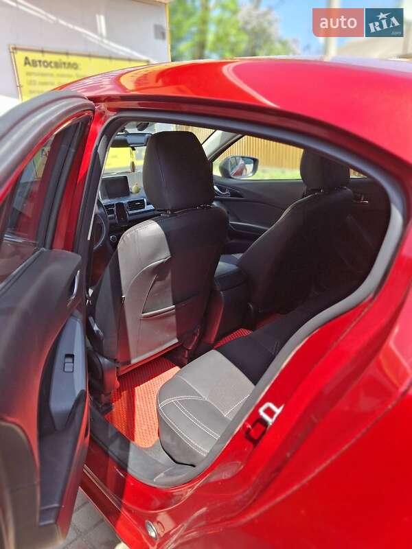 Седан Mazda 3 2016 в Киеве