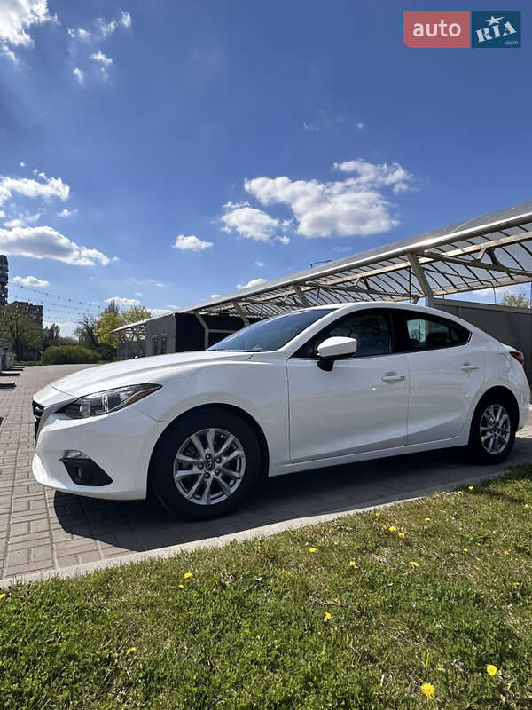 Седан Mazda 3 2015 в Днепре