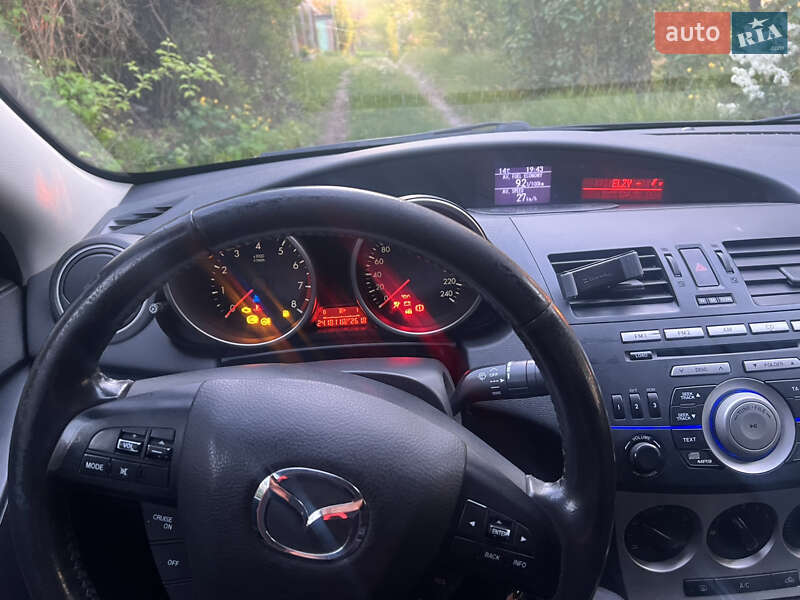 Седан Mazda 3 2010 в Дніпрі