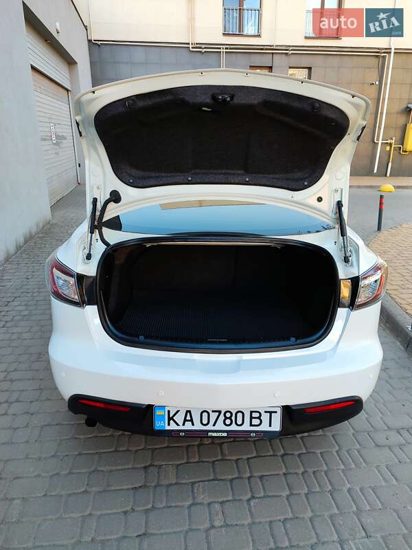 Седан Mazda 3 2011 в Киеве
