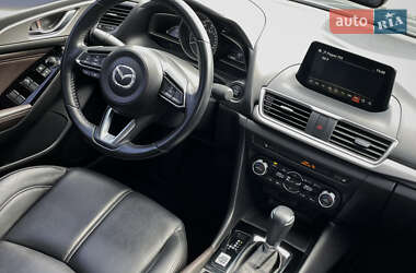 Седан Mazda 3 2017 в 