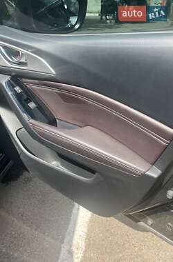Хэтчбек Mazda 3 2018 в Киеве