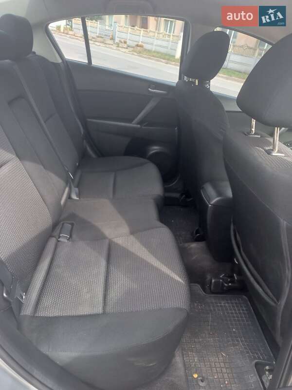Седан Mazda 3 2011 в Івано-Франківську