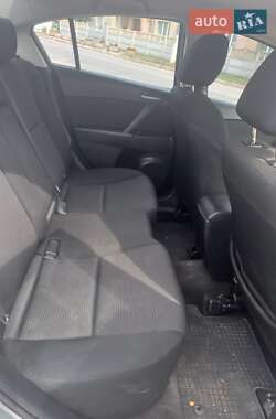 Седан Mazda 3 2011 в 