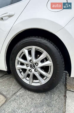 Седан Mazda 3 2014 в 