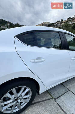 Седан Mazda 3 2014 в 
