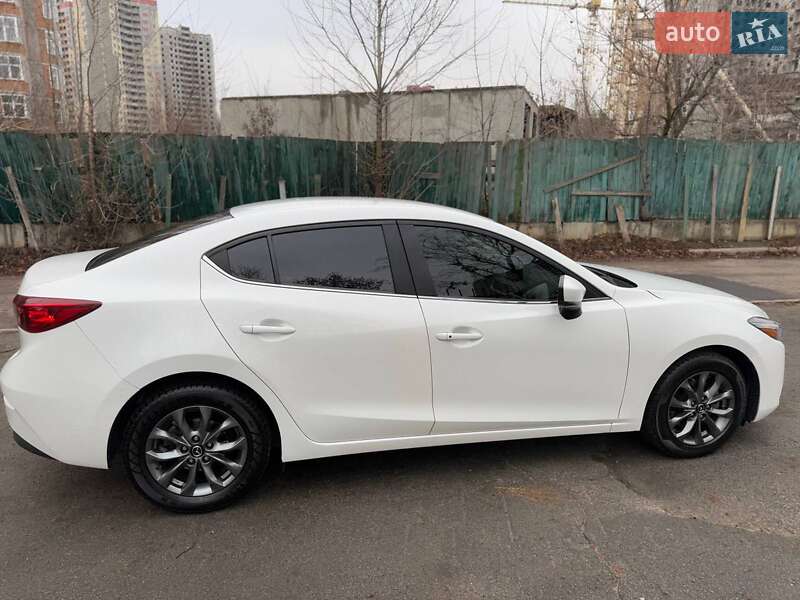 Седан Mazda 3 2017 в Киеве