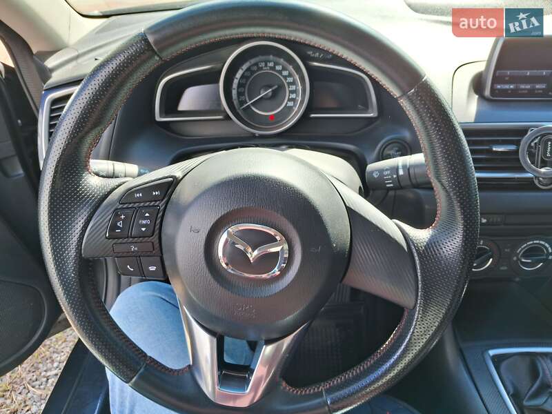 Седан Mazda 3 2016 в Полтаве