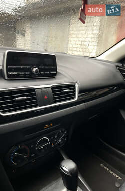 Седан Mazda 3 2014 в 