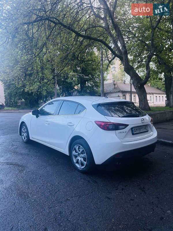 Хэтчбек Mazda 3 2015 в Житомире